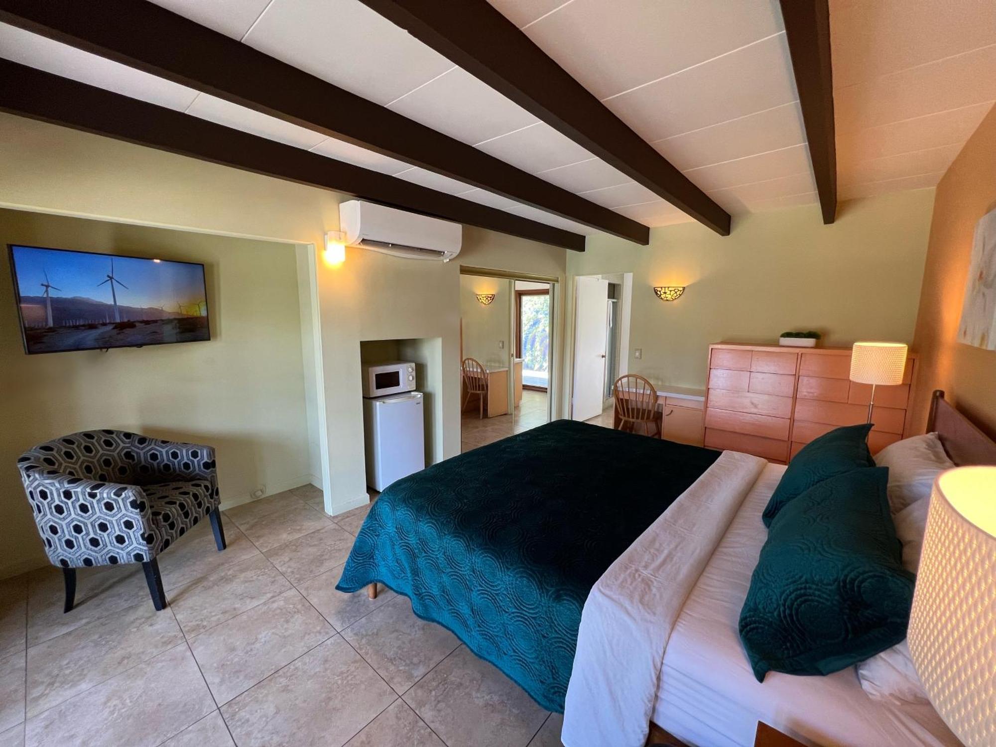 Standard King Room Men Only